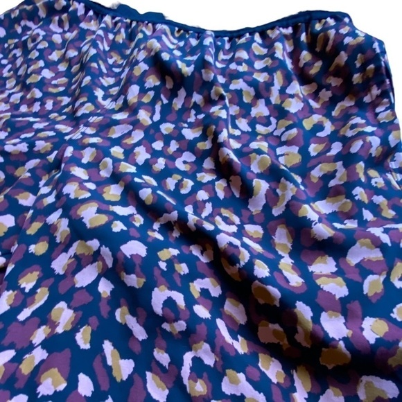 Fabletics Women’s Animal Print Casual Athletic Shorts size Large - Picture 3 of 9